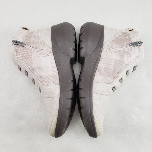 Bzees Kick Back Boots Taupe Plaid Womens 7 Side Zip Comfort Wedge Ankle Booties - Picture 6 of 11